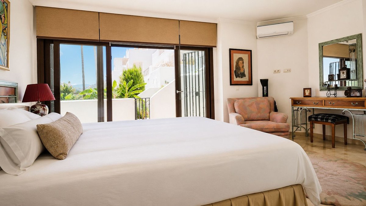 4 Bed Townhouse in Los Arqueros