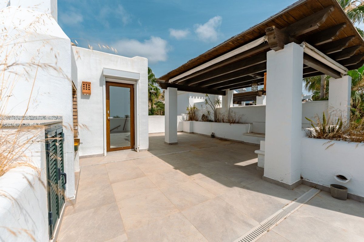 3 Bed Townhouse in El Paraiso