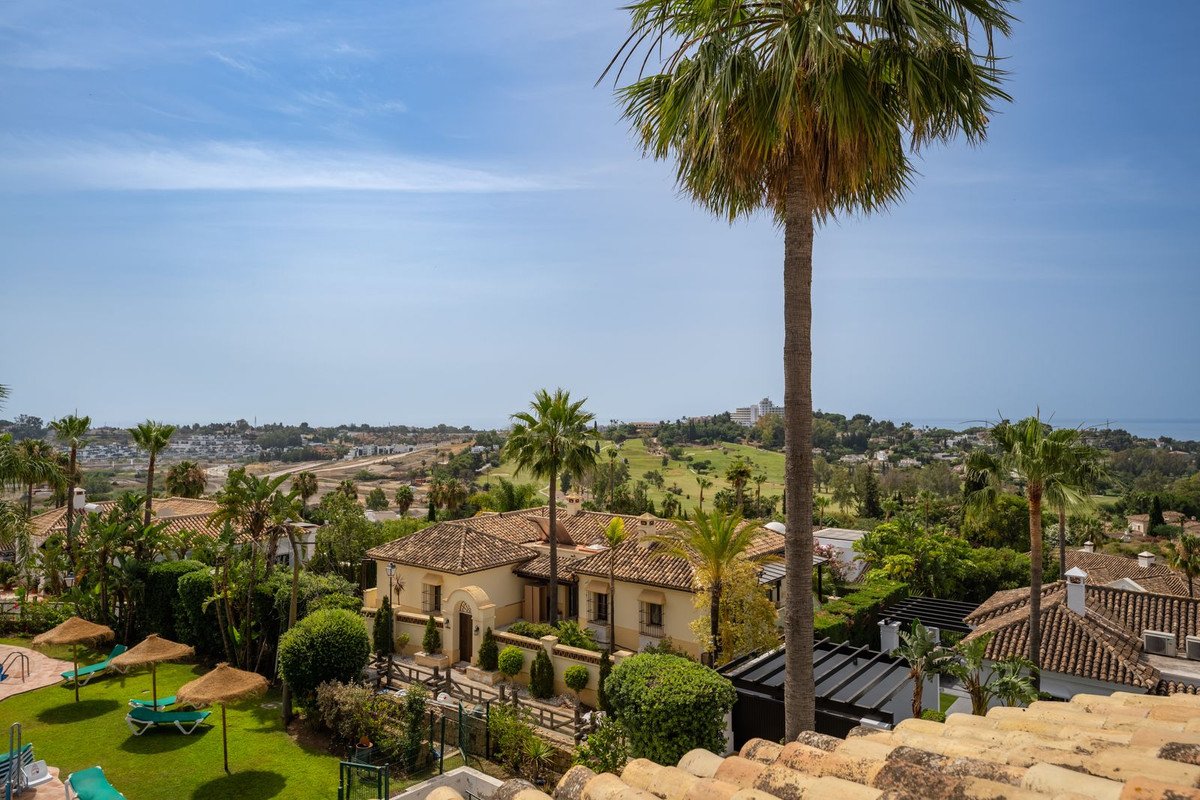 3 Bed Townhouse in El Paraiso