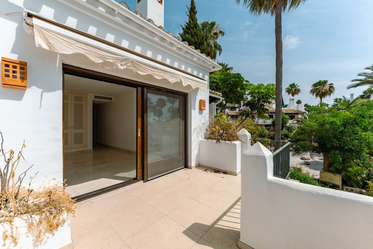 3 Bed Townhouse in El Paraiso