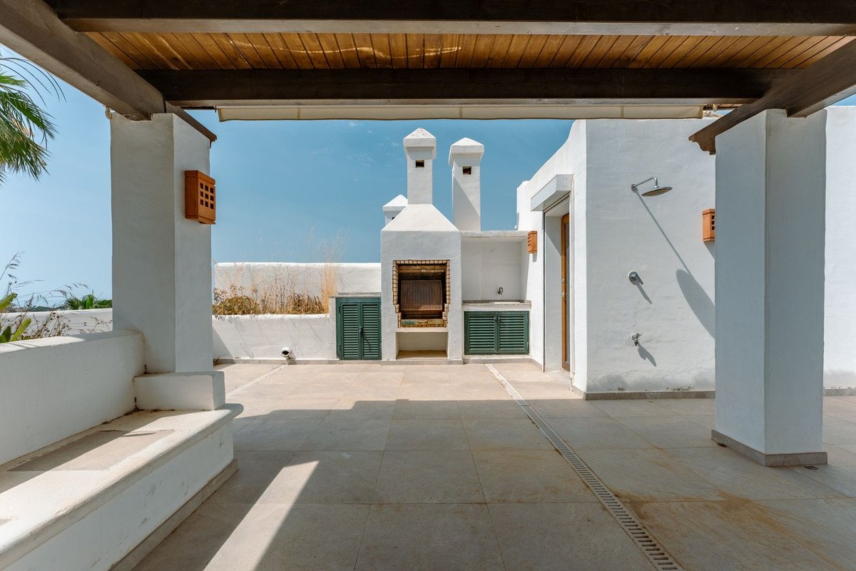 3 Bed Townhouse in El Paraiso