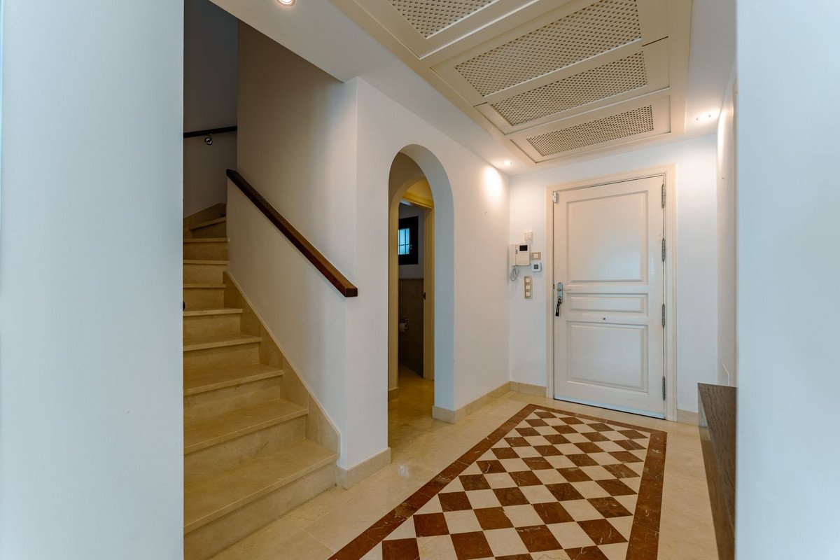 3 Bed Townhouse in El Paraiso