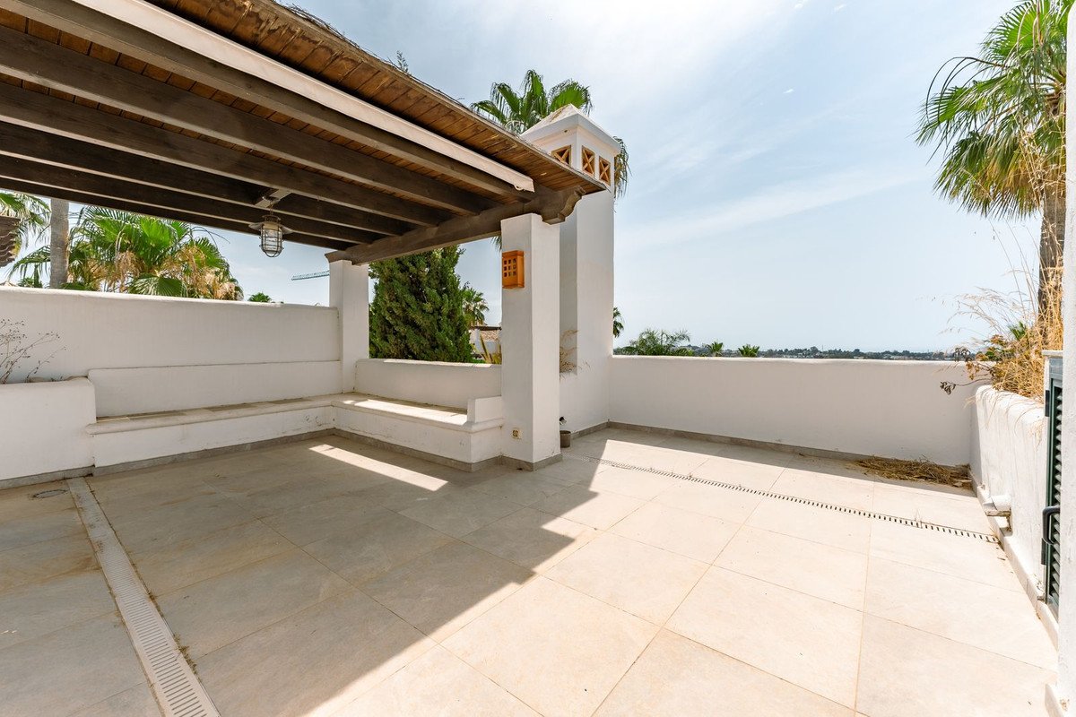 3 Bed Townhouse in El Paraiso