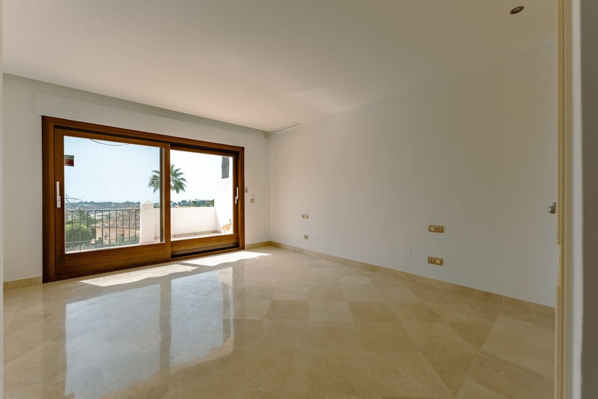 3 Bed Townhouse in El Paraiso