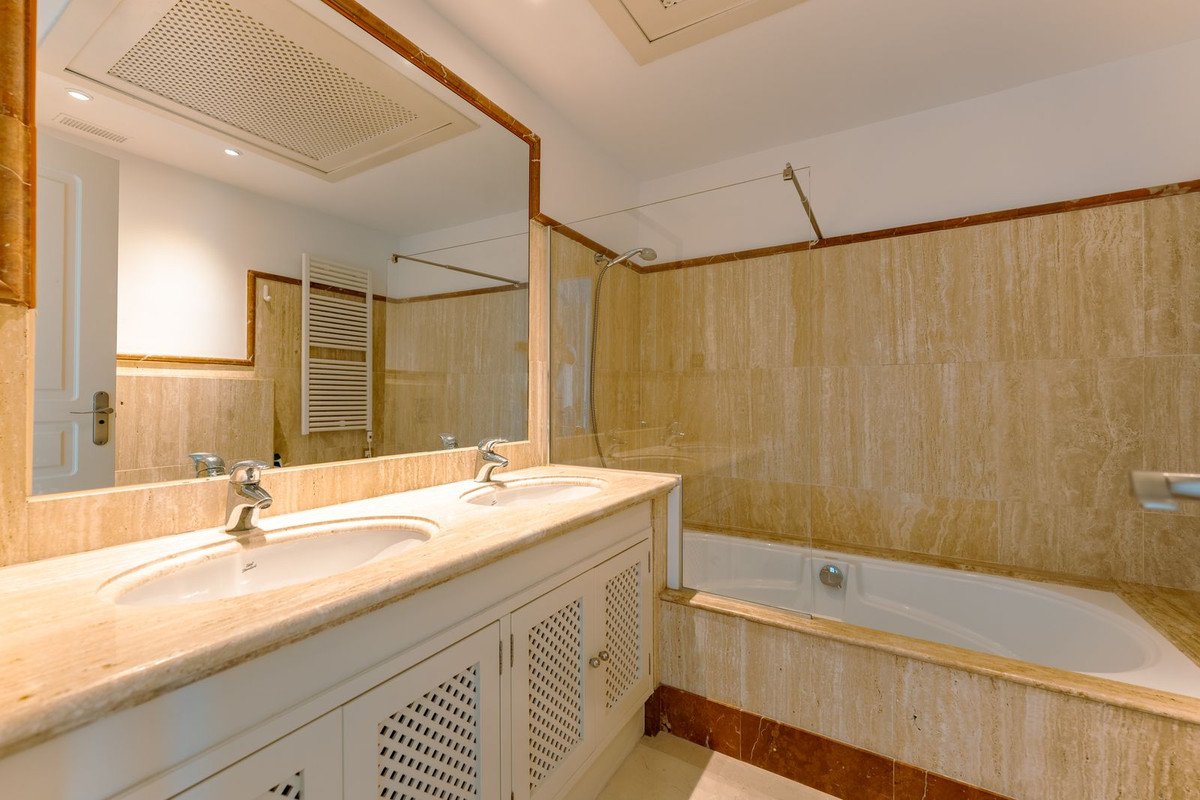 3 Bed Townhouse in El Paraiso