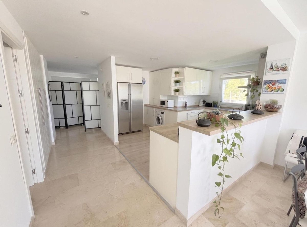 3 Bed Middle Floor Apartment in Estepona