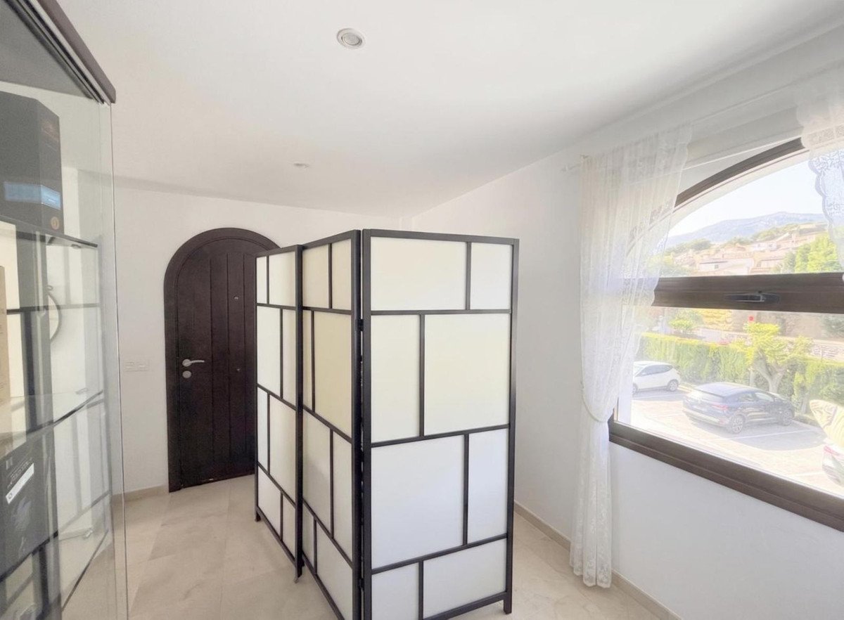 3 Bed Middle Floor Apartment in Estepona