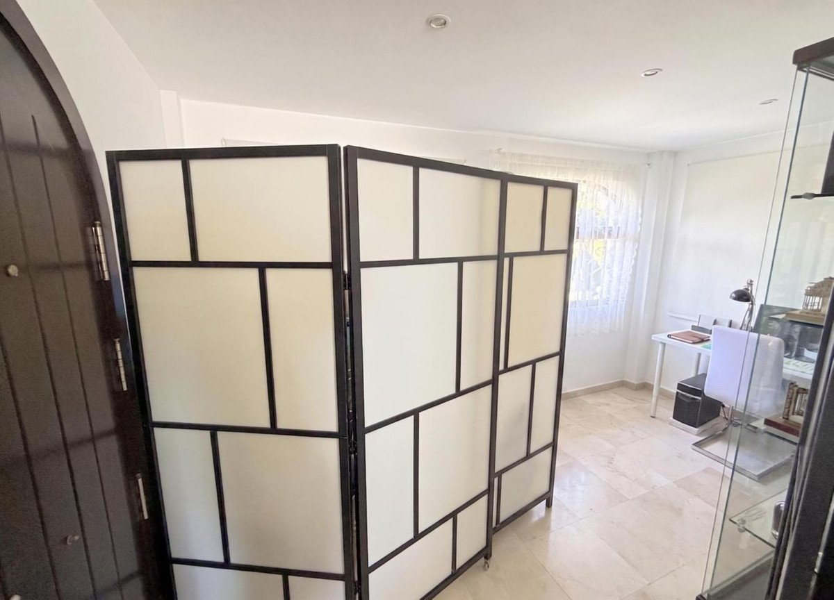 3 Bed Middle Floor Apartment in Estepona