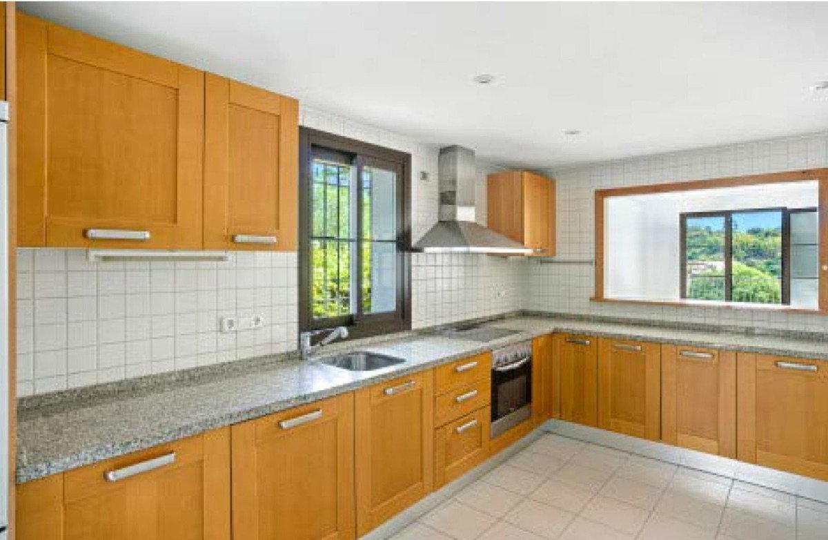 4 Bed Townhouse in Los Arqueros