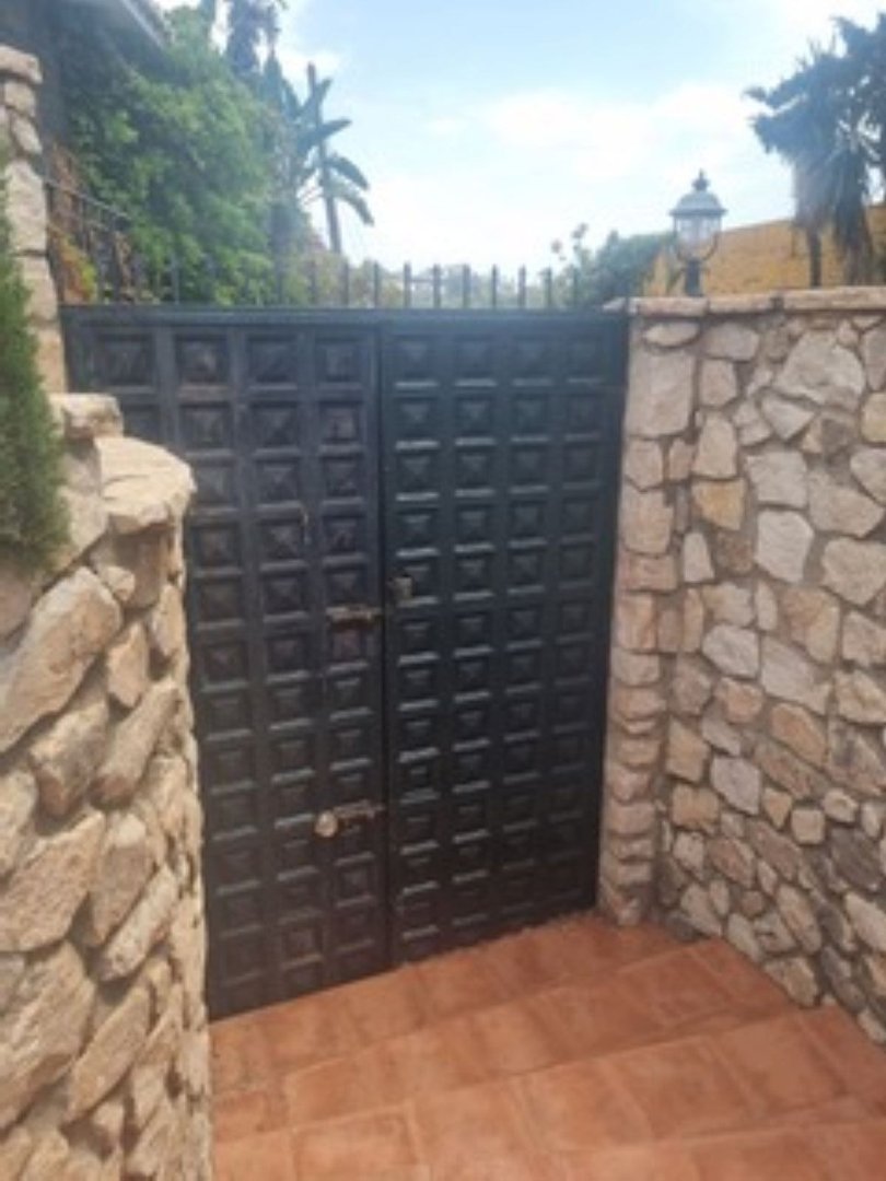 4 Bed Detached Villa in Benalmadena