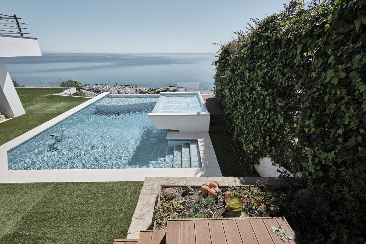 5 Bed Detached Villa in Manilva