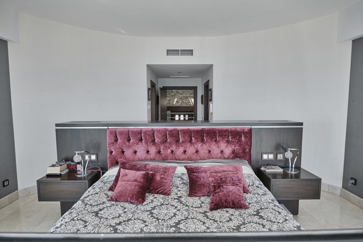 5 Bed Detached Villa in Manilva