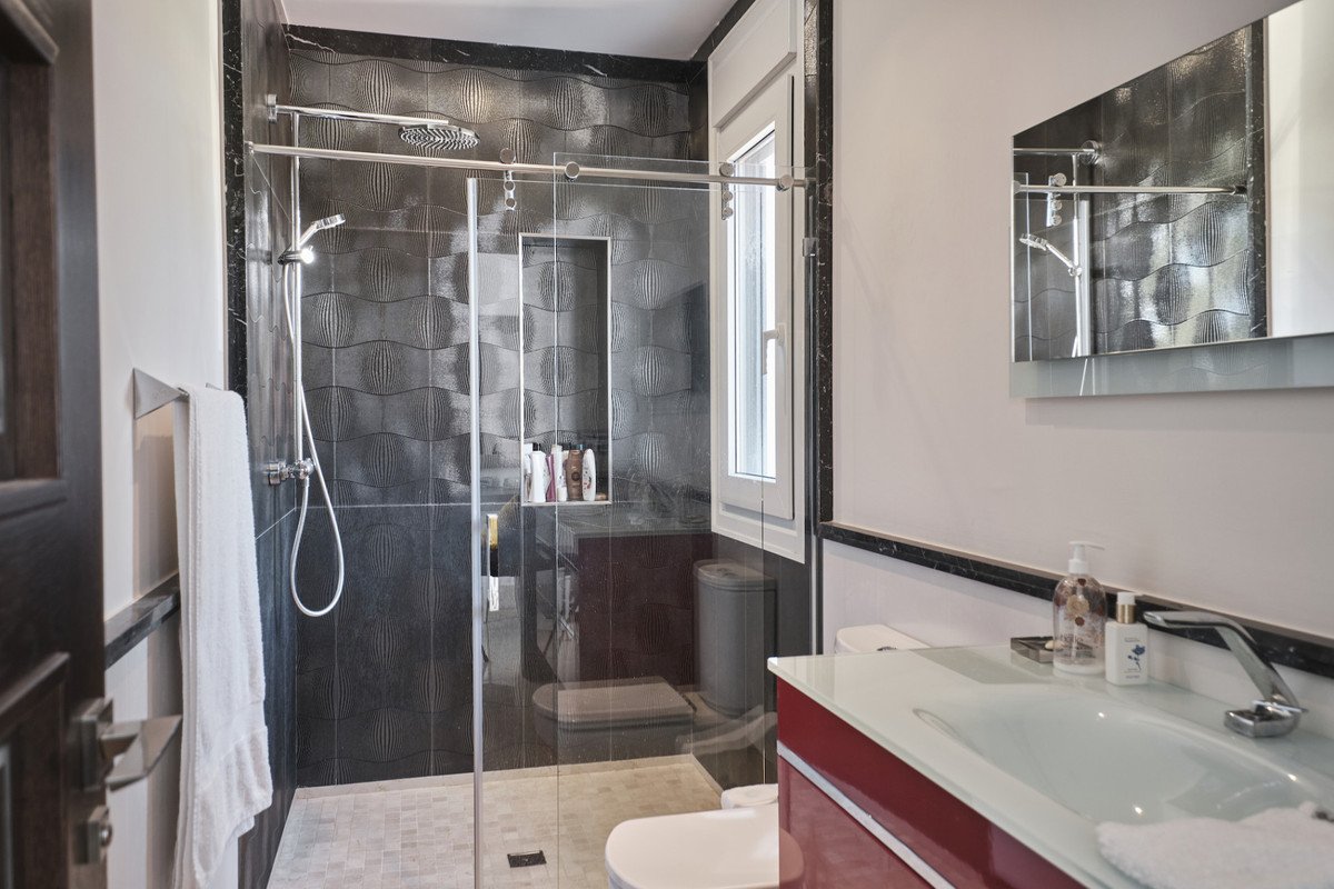 5 Bed Detached Villa in Manilva