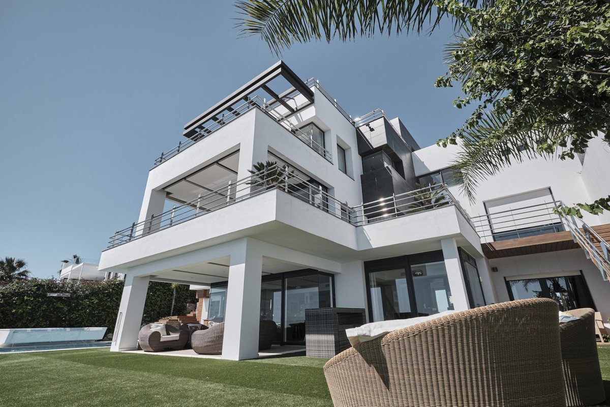 5 Bed Detached Villa in Manilva