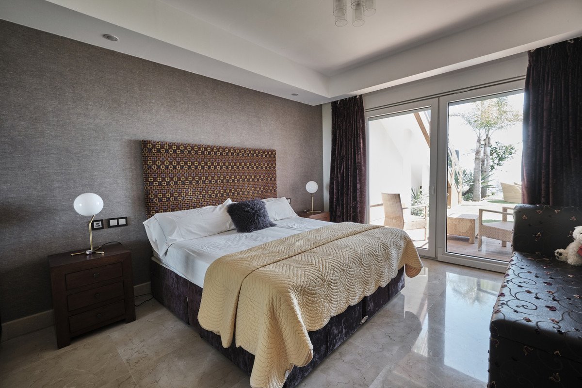 5 Bed Detached Villa in Manilva