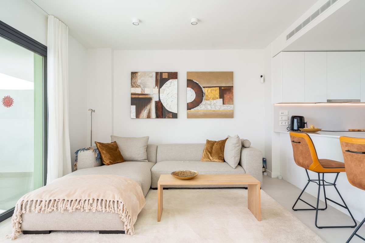 2 Bed Middle Floor Apartment in Calanova Golf