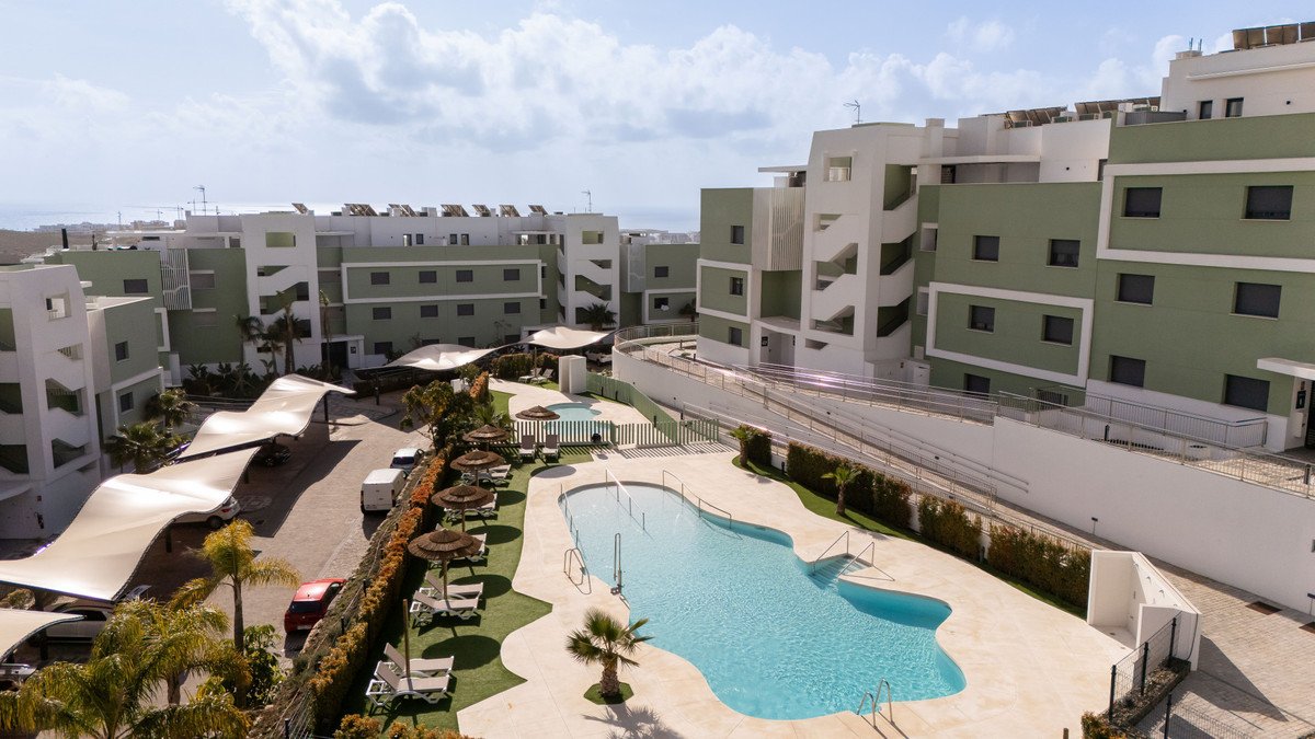 2 Bed Middle Floor Apartment in Calanova Golf