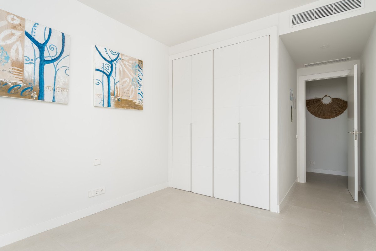 2 Bed Middle Floor Apartment in Calanova Golf
