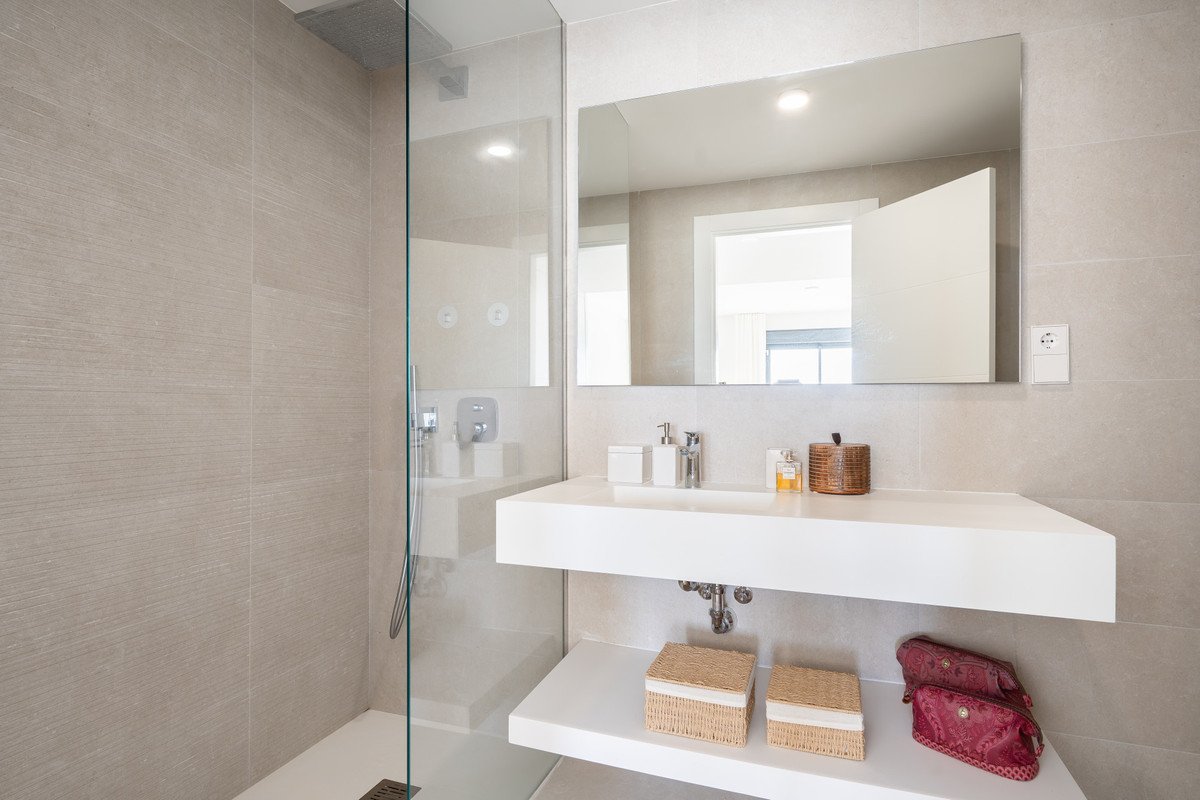2 Bed Middle Floor Apartment in Calanova Golf