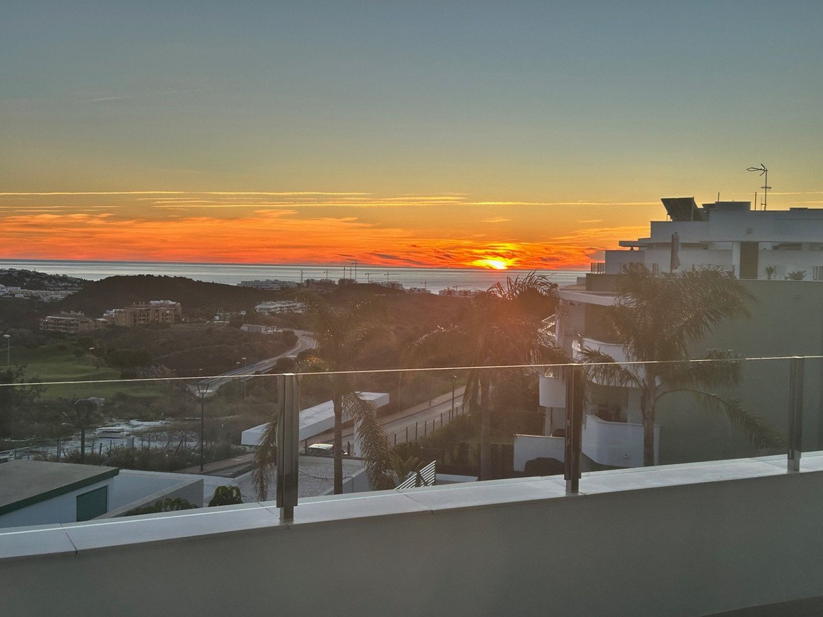 2 Bed Middle Floor Apartment in Calanova Golf