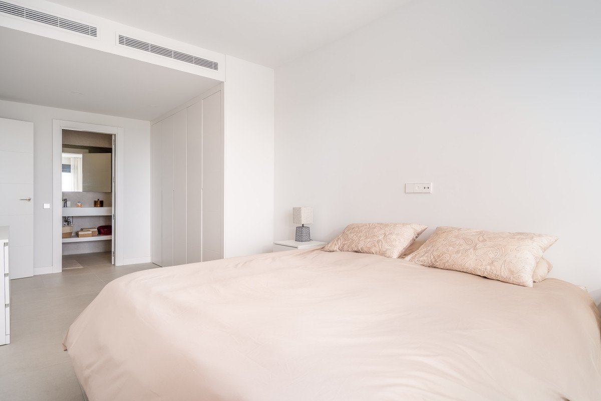 2 Bed Middle Floor Apartment in Calanova Golf