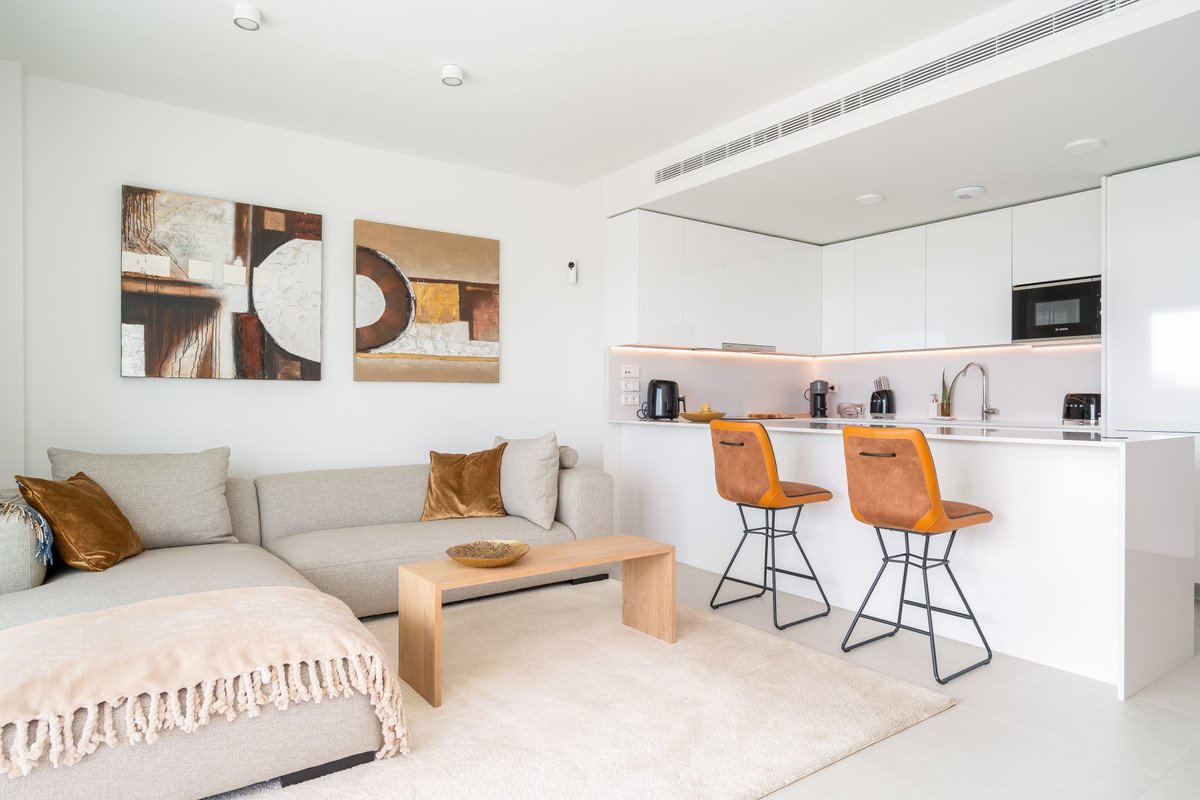 2 Bed Middle Floor Apartment in Calanova Golf