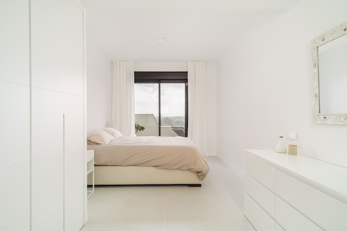 2 Bed Middle Floor Apartment in Calanova Golf