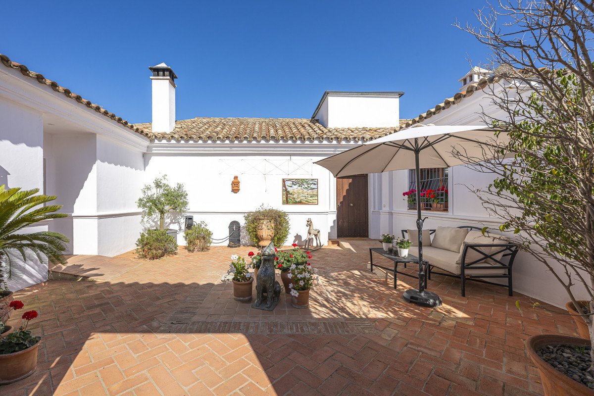 6 Bed Detached Villa in Sotogrande Alto