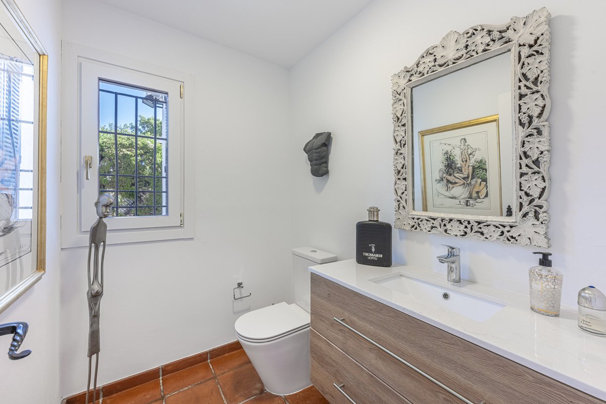 6 Bed Detached Villa in Sotogrande Alto