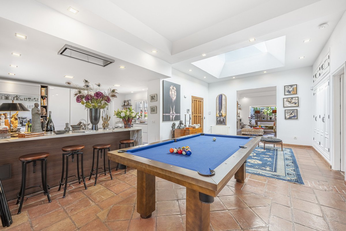 6 Bed Detached Villa in Sotogrande Alto