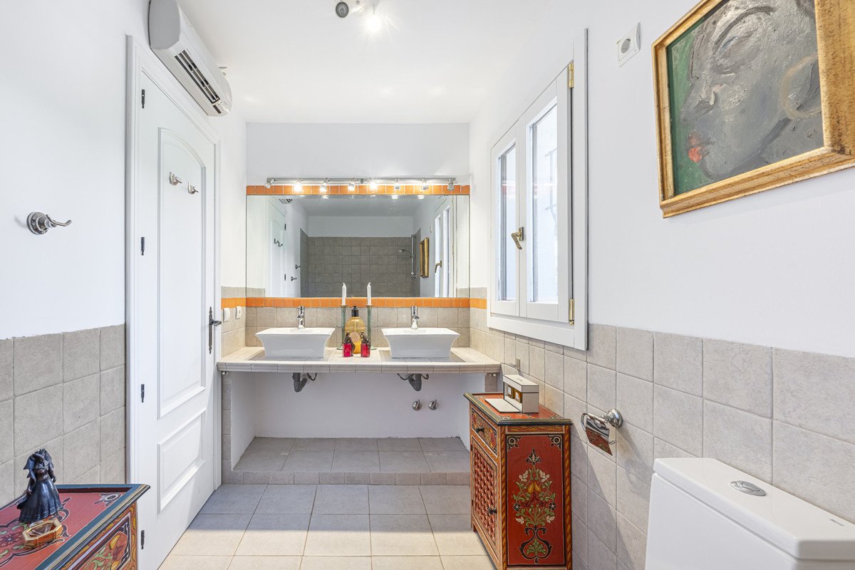 6 Bed Detached Villa in Sotogrande Alto