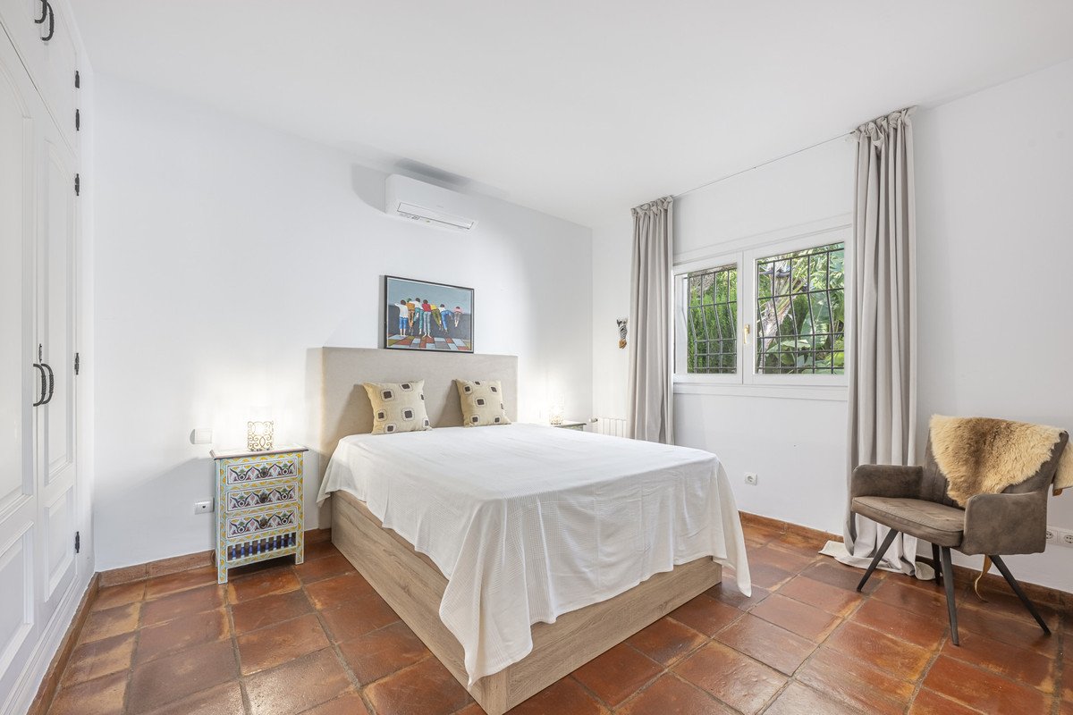 6 Bed Detached Villa in Sotogrande Alto