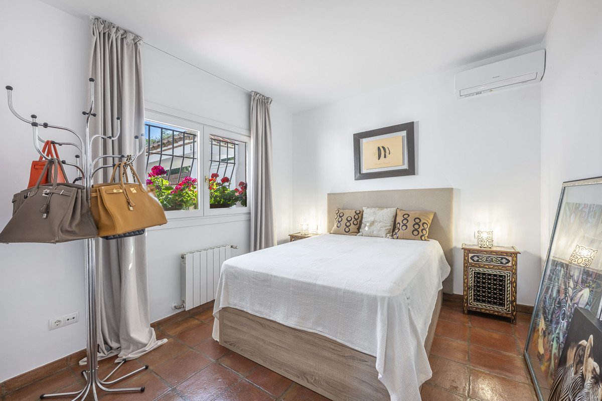 6 Bed Detached Villa in Sotogrande Alto