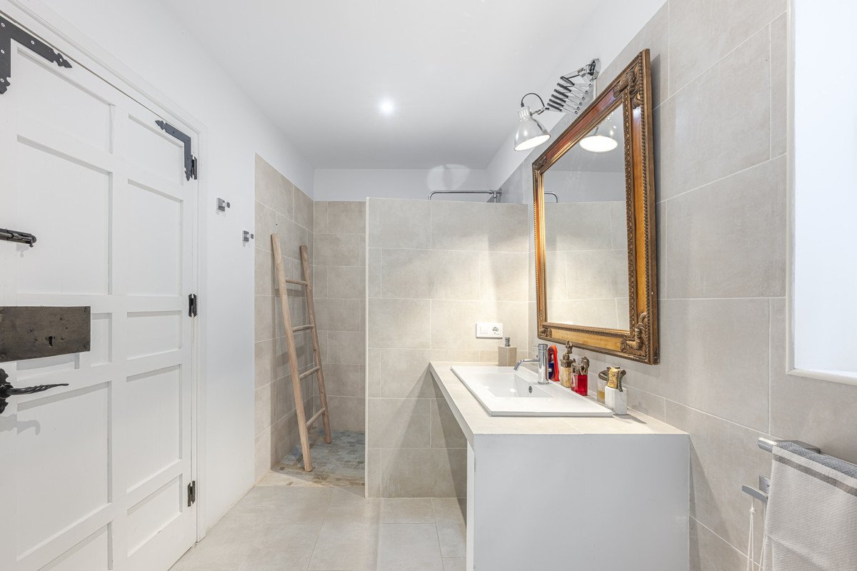 6 Bed Detached Villa in Sotogrande Alto
