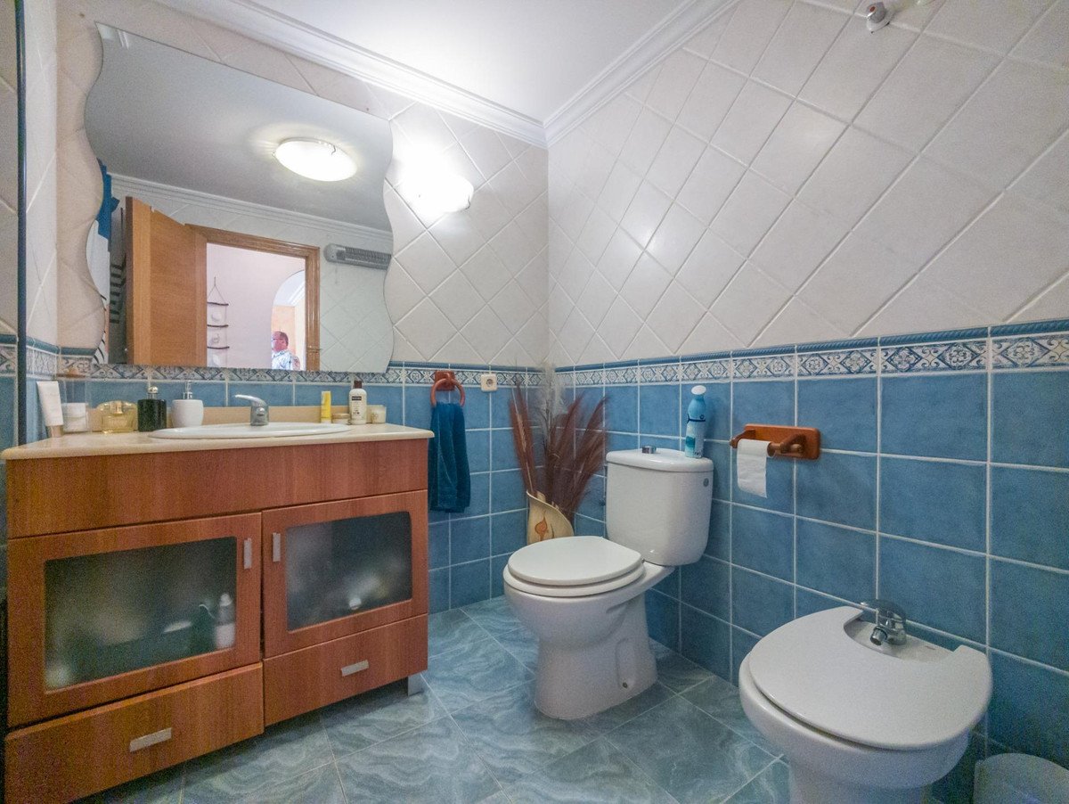 2 Bed Middle Floor Apartment in Torrevieja