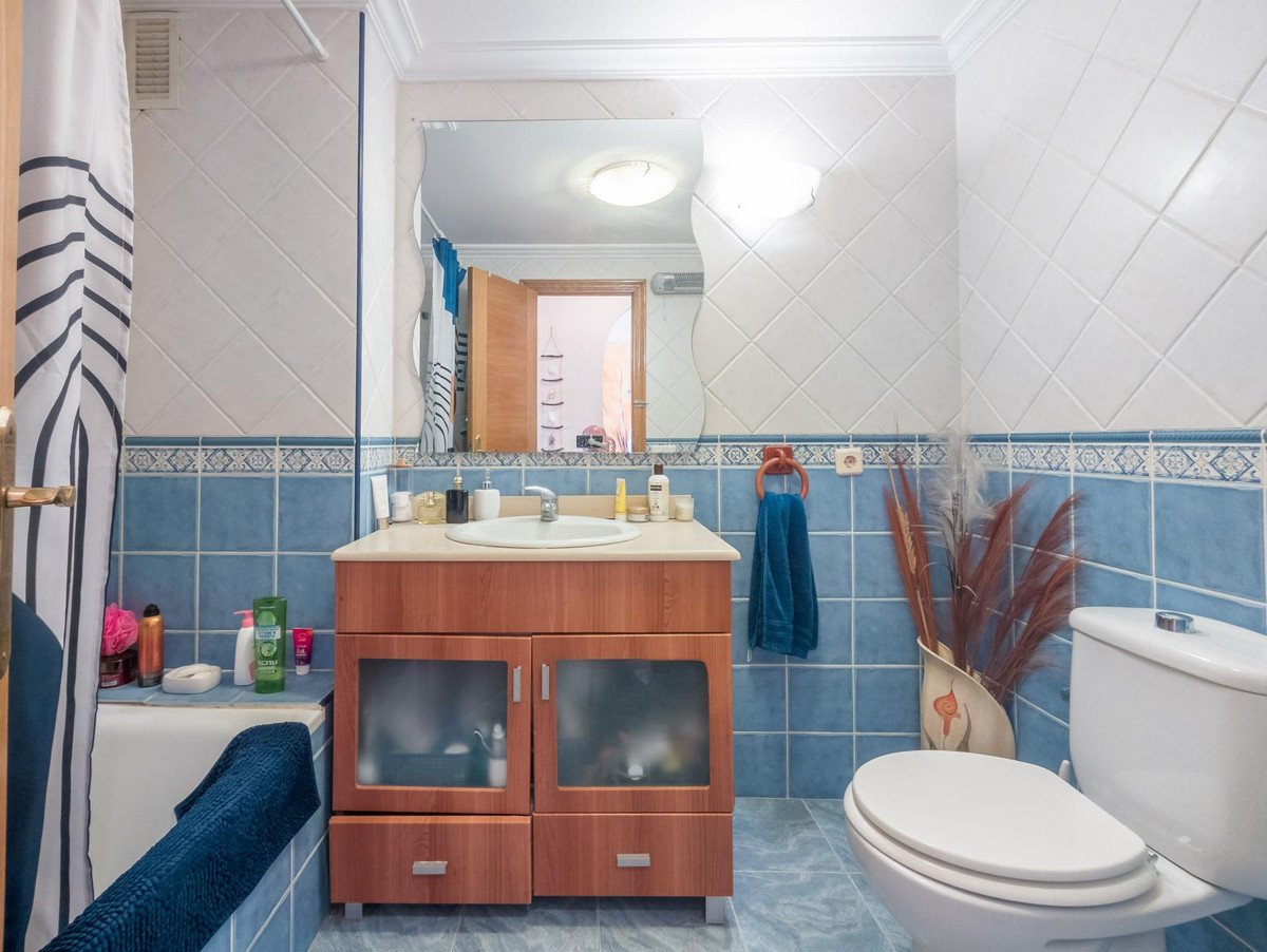 2 Bed Middle Floor Apartment in Torrevieja