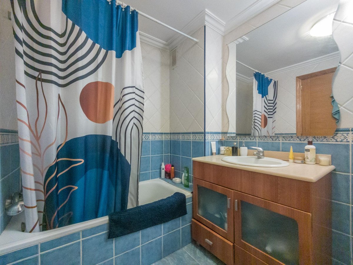 2 Bed Middle Floor Apartment in Torrevieja