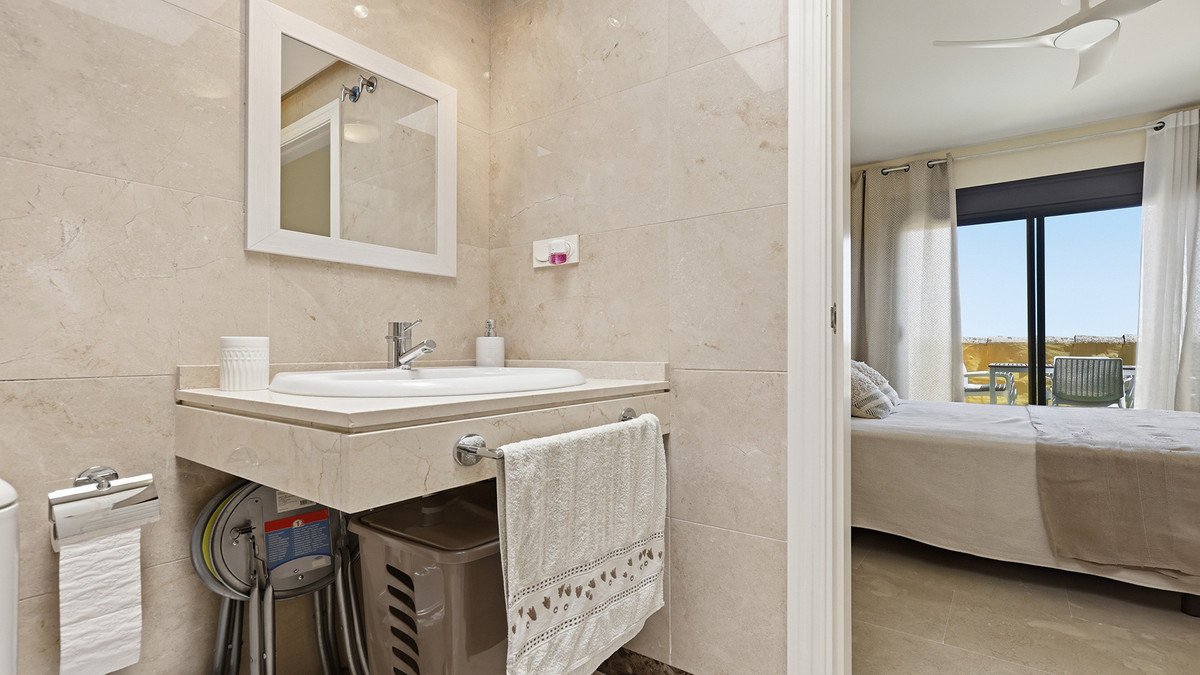 2 Bed Penthouse in La Duquesa