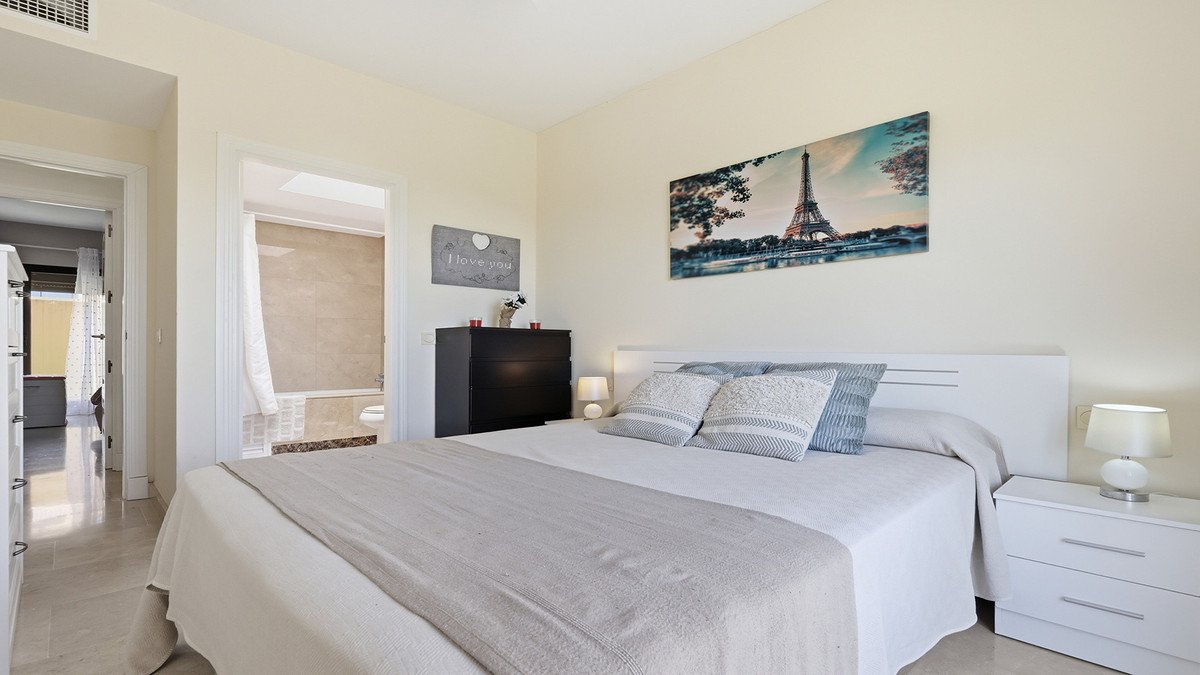 2 Bed Penthouse in La Duquesa