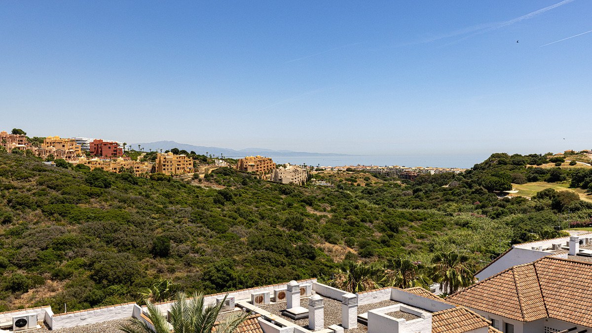 2 Bed Penthouse in La Duquesa