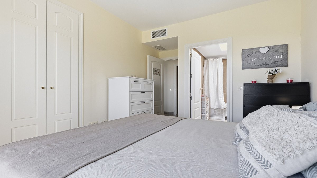 2 Bed Penthouse in La Duquesa