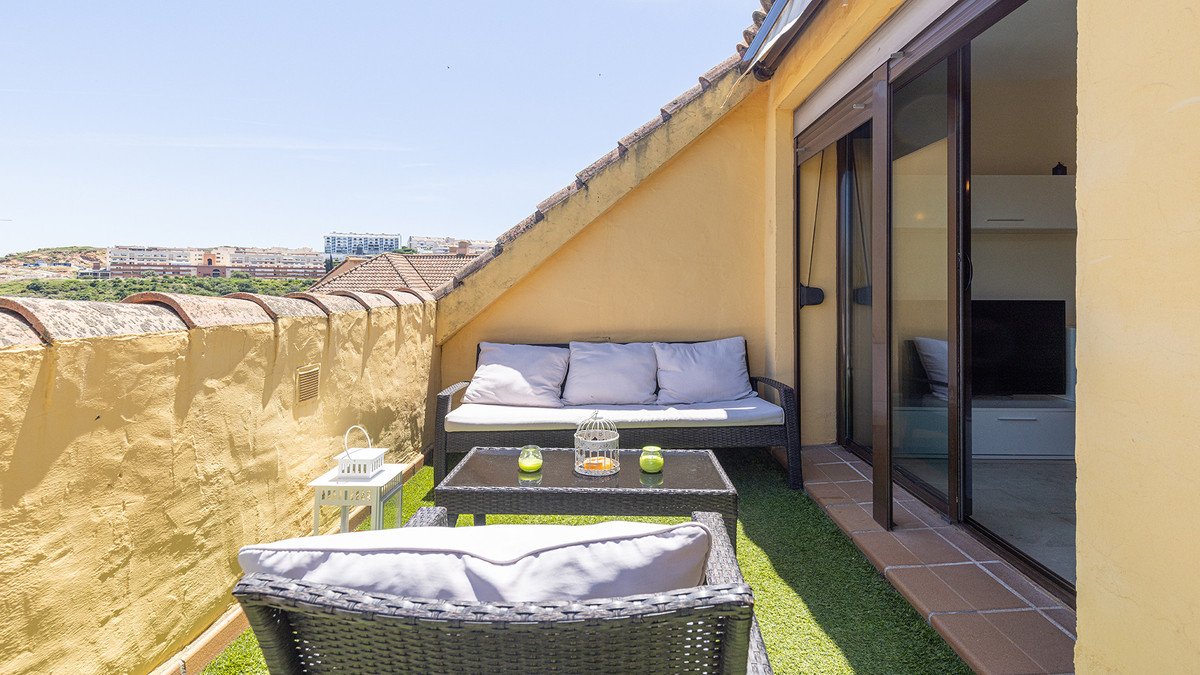 2 Bed Penthouse in La Duquesa