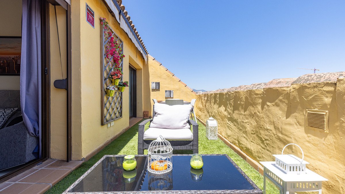 2 Bed Penthouse in La Duquesa