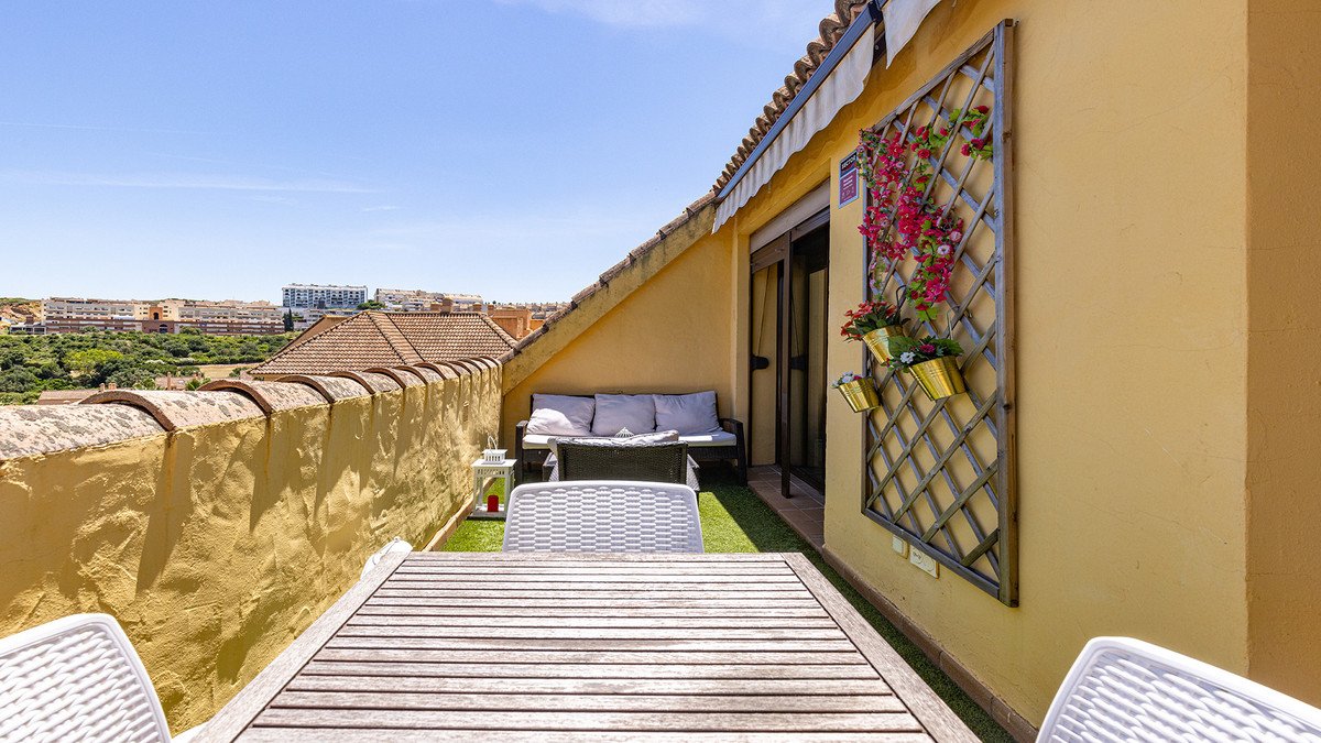 2 Bed Penthouse in La Duquesa