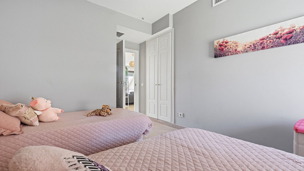 2 Bed Penthouse in La Duquesa