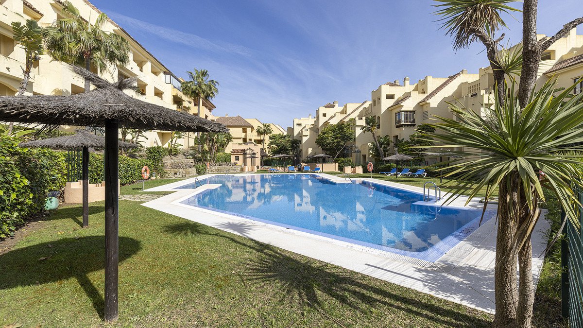 2 Bed Penthouse in La Duquesa