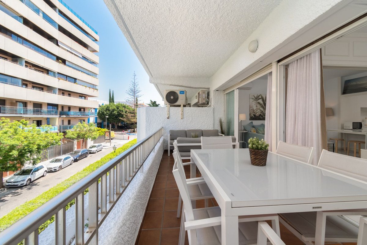 1 Bed Middle Floor Apartment in The Golden Mile