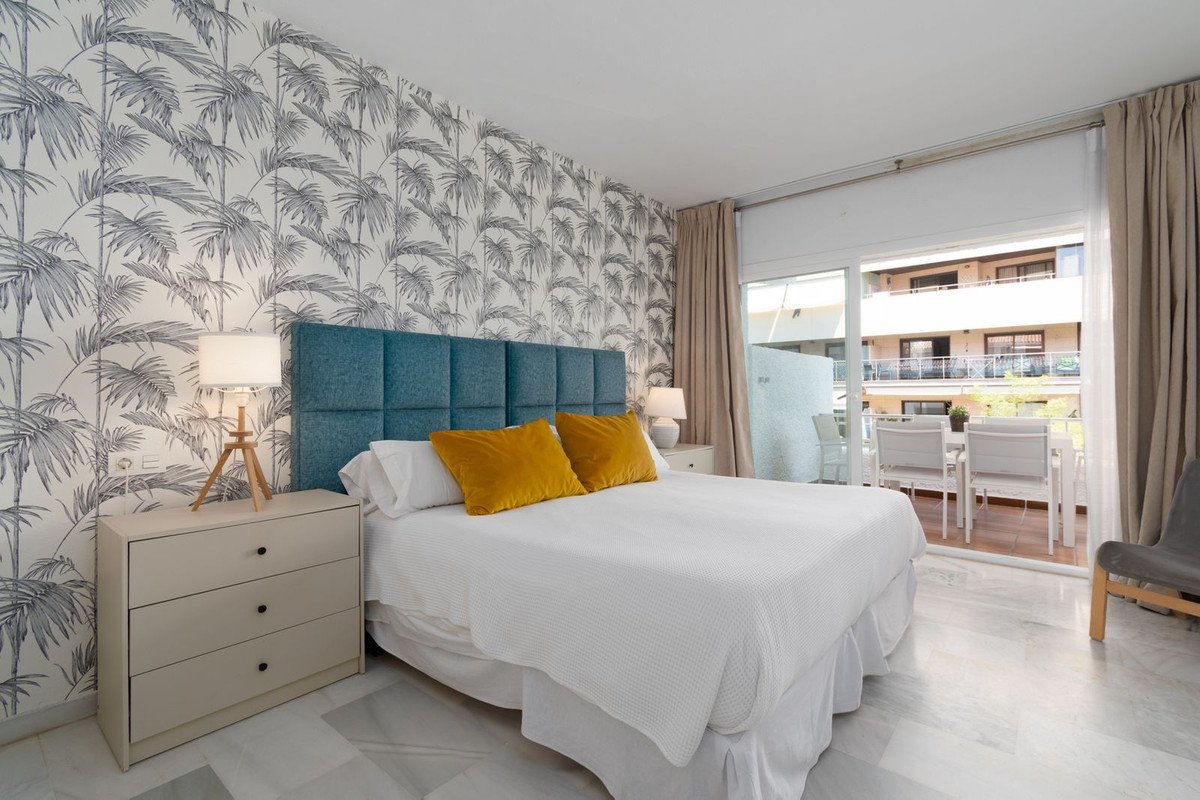 1 Bed Middle Floor Apartment in The Golden Mile