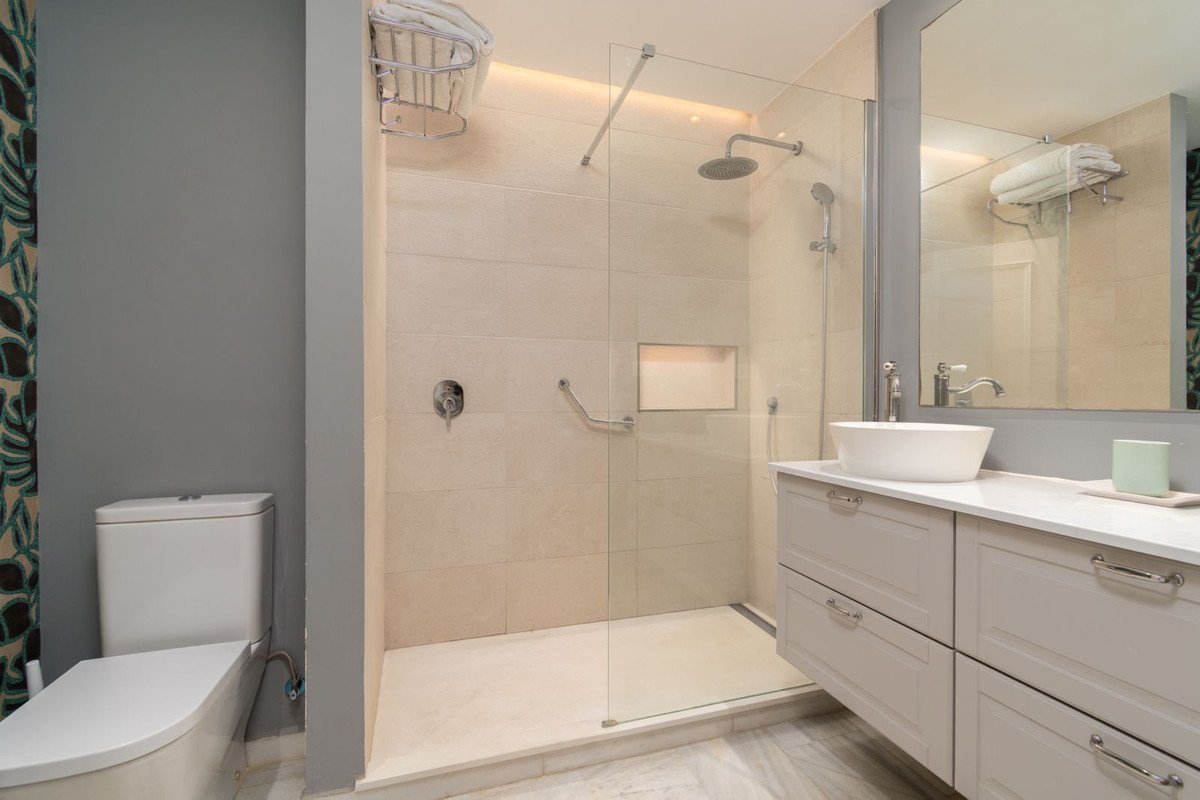 1 Bed Middle Floor Apartment in The Golden Mile