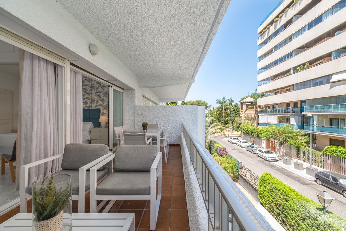 1 Bed Middle Floor Apartment in The Golden Mile